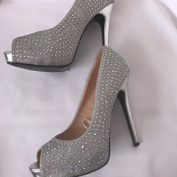 DONATED Rhinestone heels - Picture 4 of 5